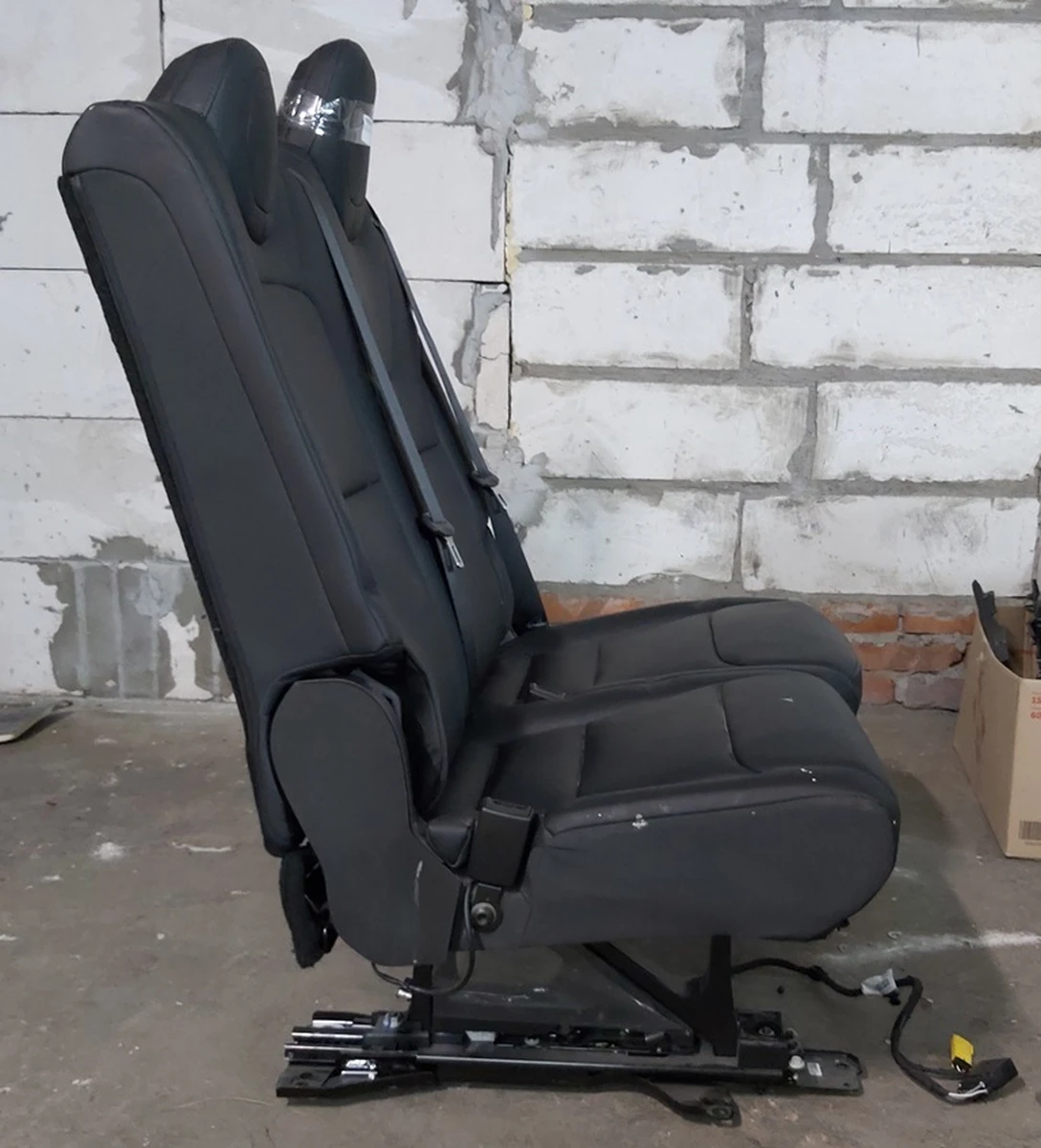 2 Сидіння 2-го ряду подвійне ліве PUR BLK у зборі Tesla model X 3123713-02-A