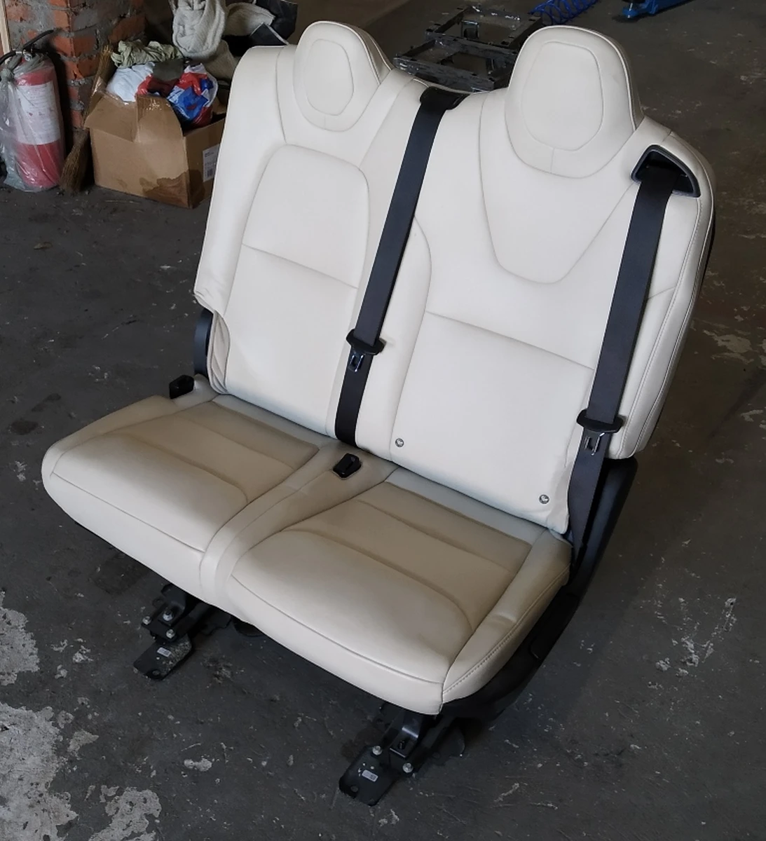 2 Seat 2nd row double left PUR CRM with movement mechanism without block and presence sensors Tesla model X 3123713-03-A