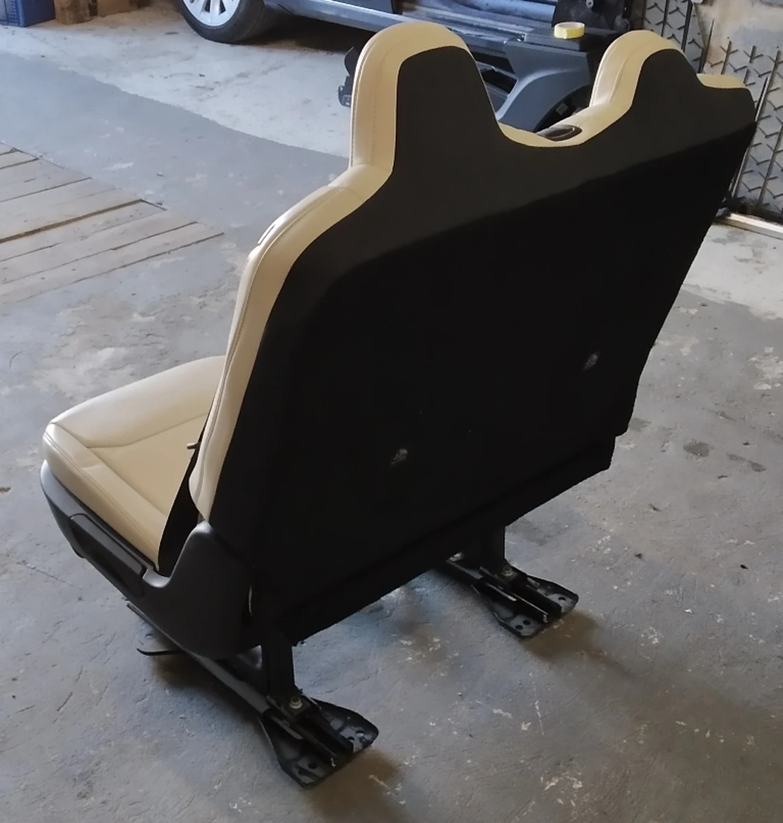 2 Seat 2nd row double left PUR CRM with movement mechanism without block and presence sensors Tesla model X 3123713-03-A
