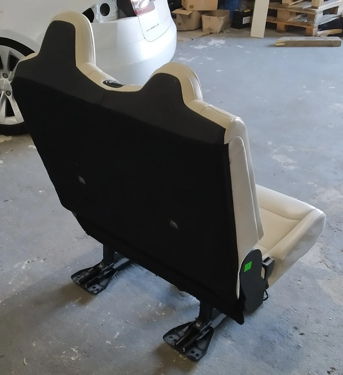 2 Seat 2nd row double left PUR CRM with movement mechanism without block and presence sensors Tesla model X 3123713-03-A