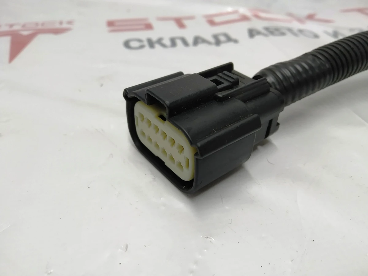 Connector (plug) for front bumper wiring (x000/12pin) for connecting to the main wiring Tesla model S REST 1004420-04