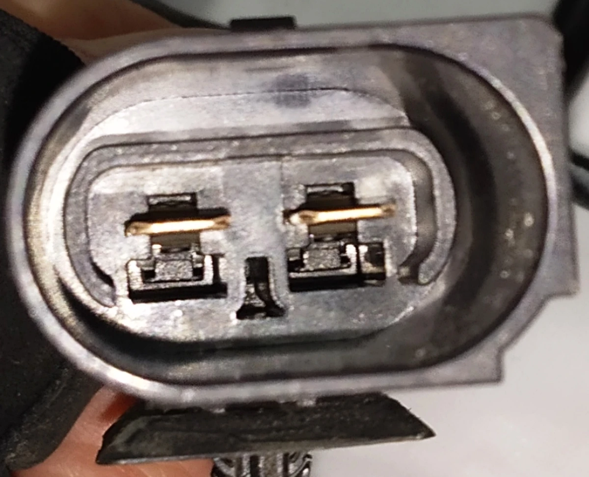 Супорт гальмівний задній правий в зборі з направляючою колодками супортом стоянкового гальма BMW i3 34216860005