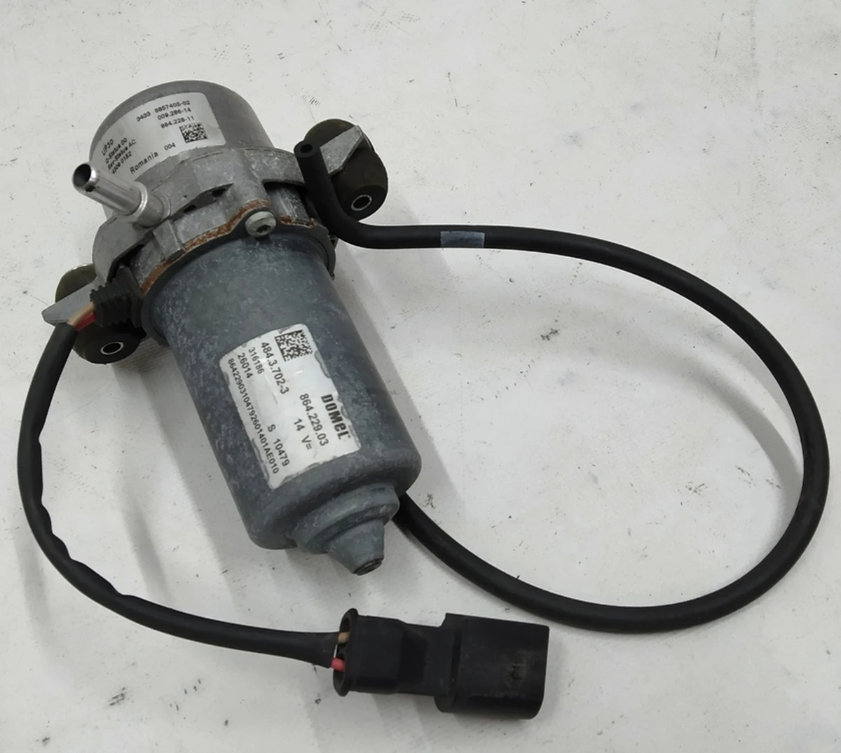 Насос тормозной системы в сборе с продувочным шлангом BMW i3 34336857405