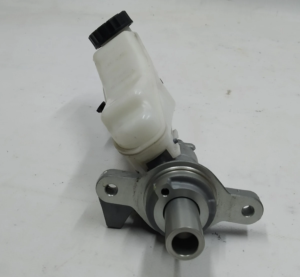 Главный тормозной цилиндр с расширительным бачком и датчиком BMW i3 34336858911