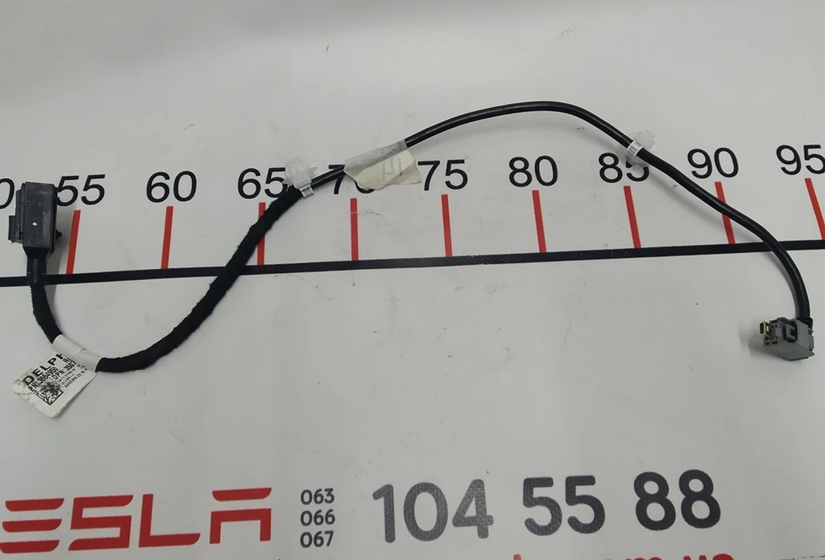 11 Damaged center console USB cable Tesla model 3 3664950