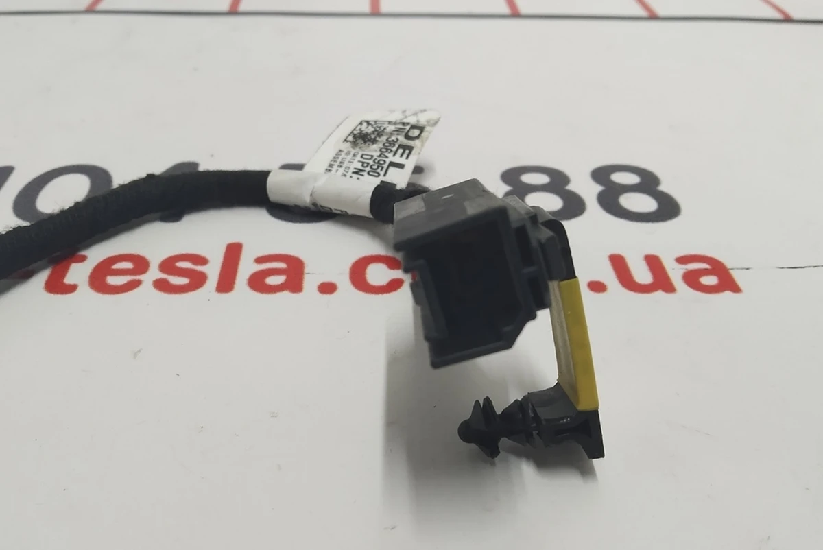 11 Damaged center console USB cable Tesla model 3 3664950
