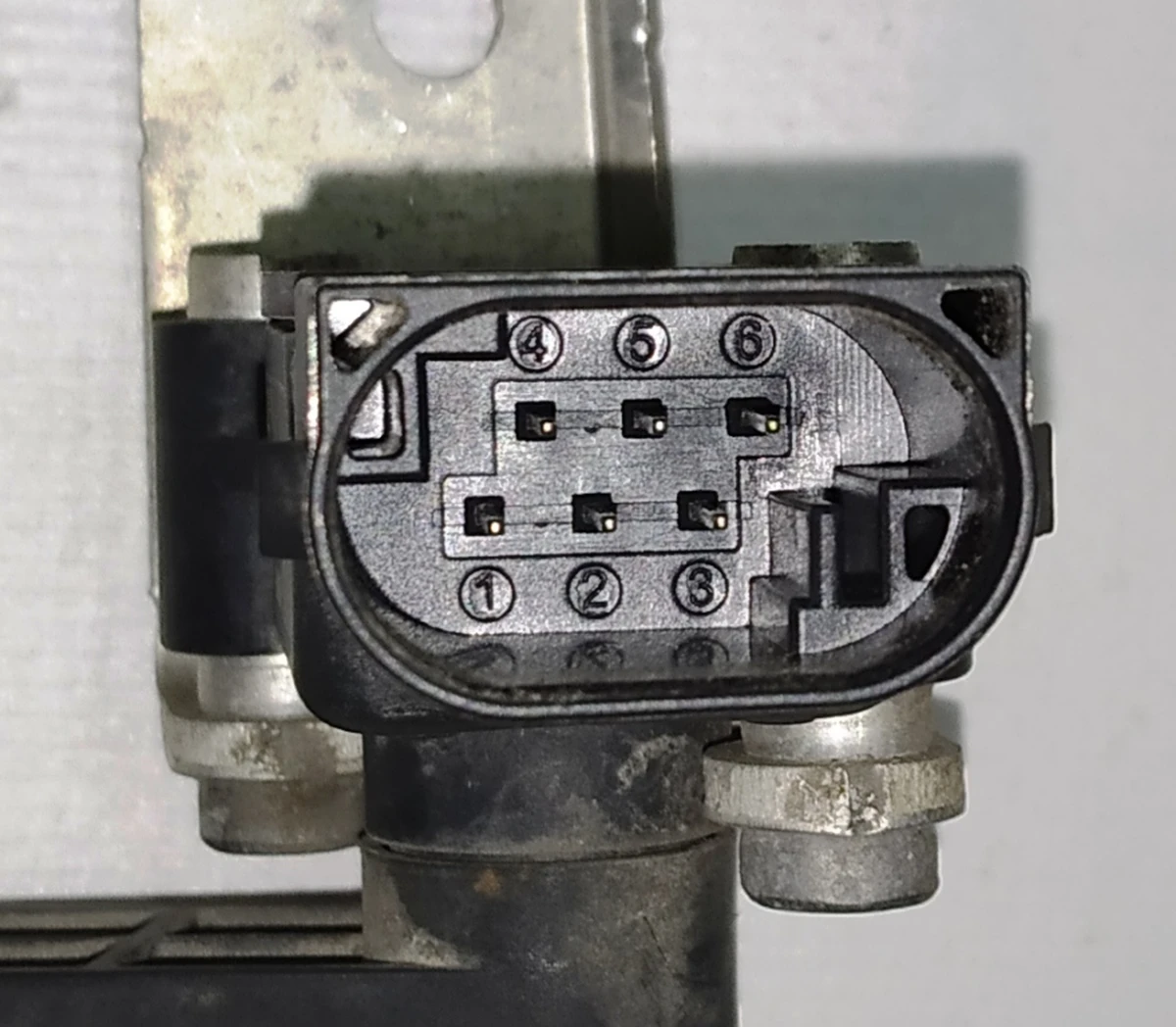 Датчик рівня дорожнього просвіту задній лівий в зборі з кронштейном і важелем BMW i3 37146867646