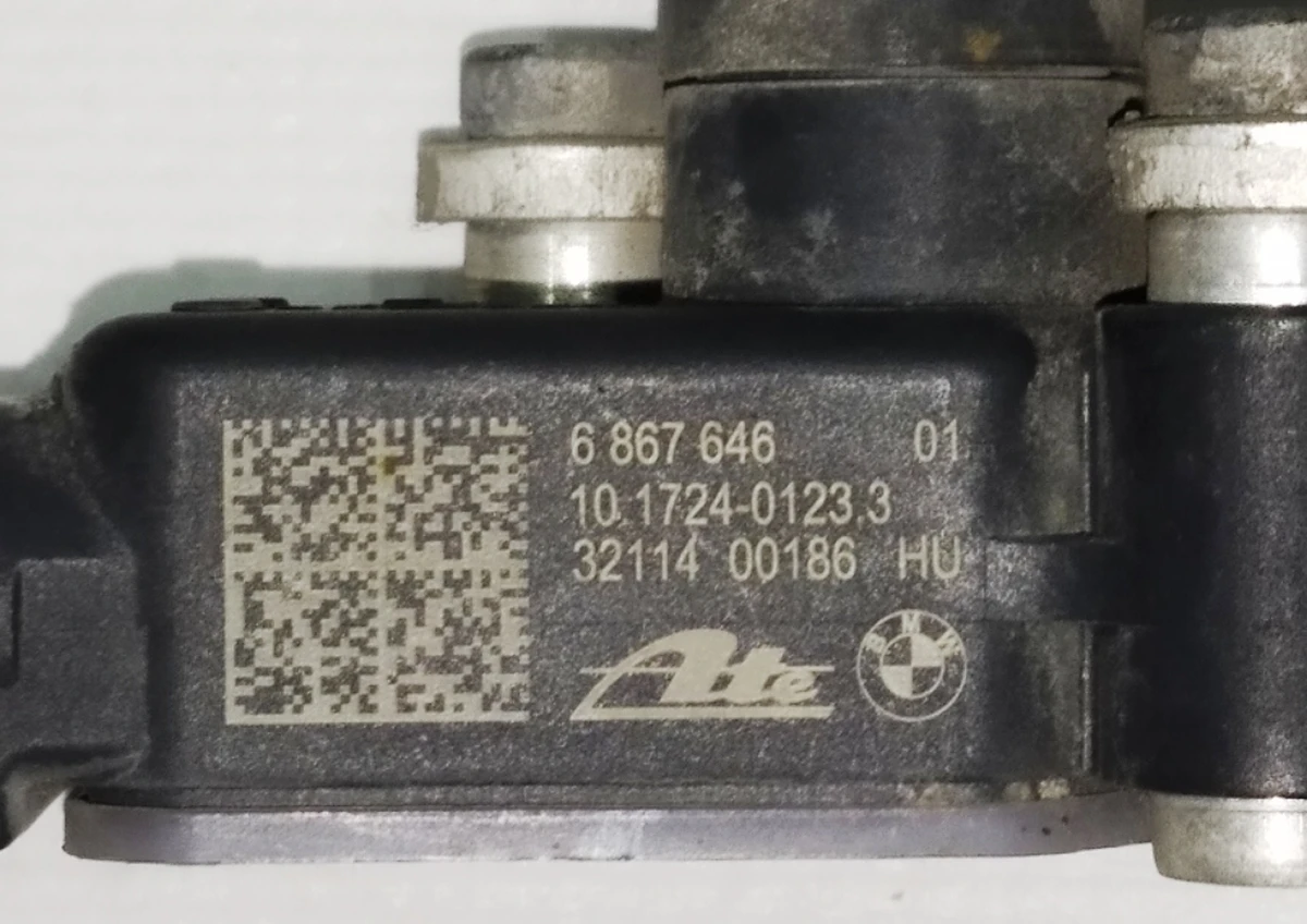 Датчик рівня дорожнього просвіту задній лівий в зборі з кронштейном і важелем BMW i3 37146867646