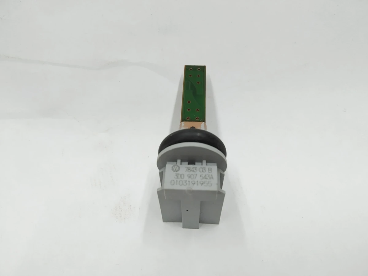 Датчик температури Audi E-tron Porsche Taycan 3D0907543A