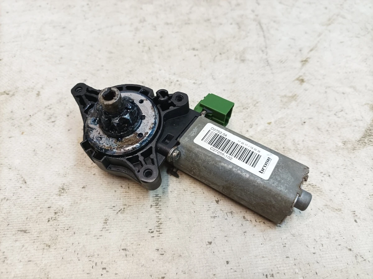 Электродвигатель регулировки высоты сиденья переднего с повреждением Audi Q7 3Q0959111