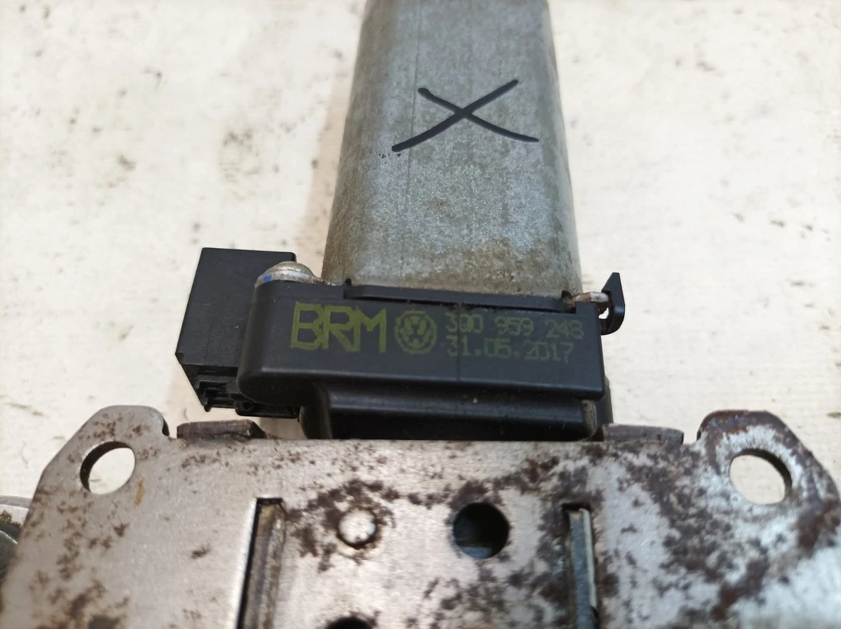 Электродвигатель регулировки наклона сиденья с повреждением Audi Q7 3Q0959248