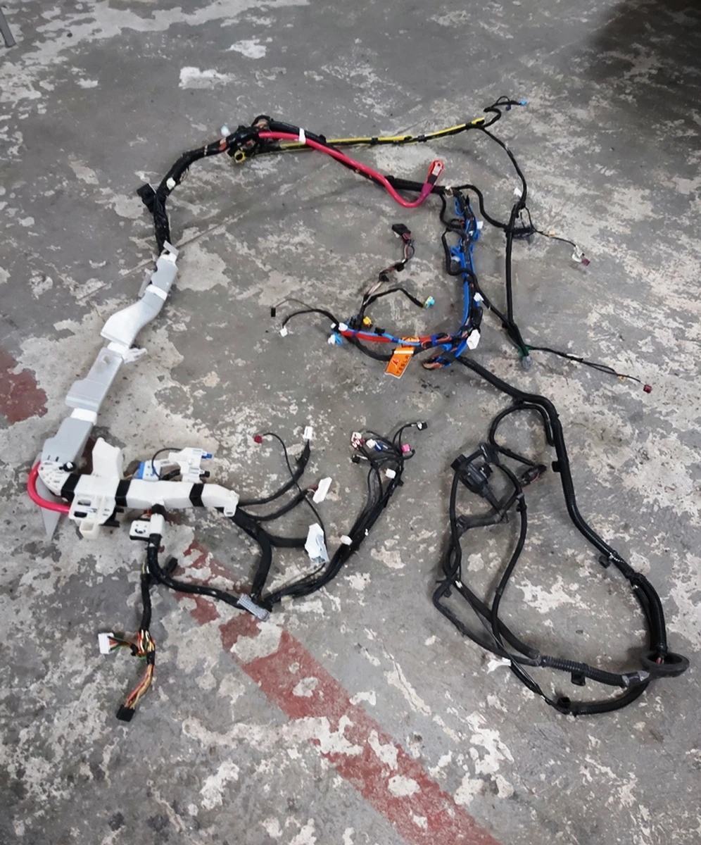 2 Електропроводка салону права Base Tesla Model 3 4067955-01-C