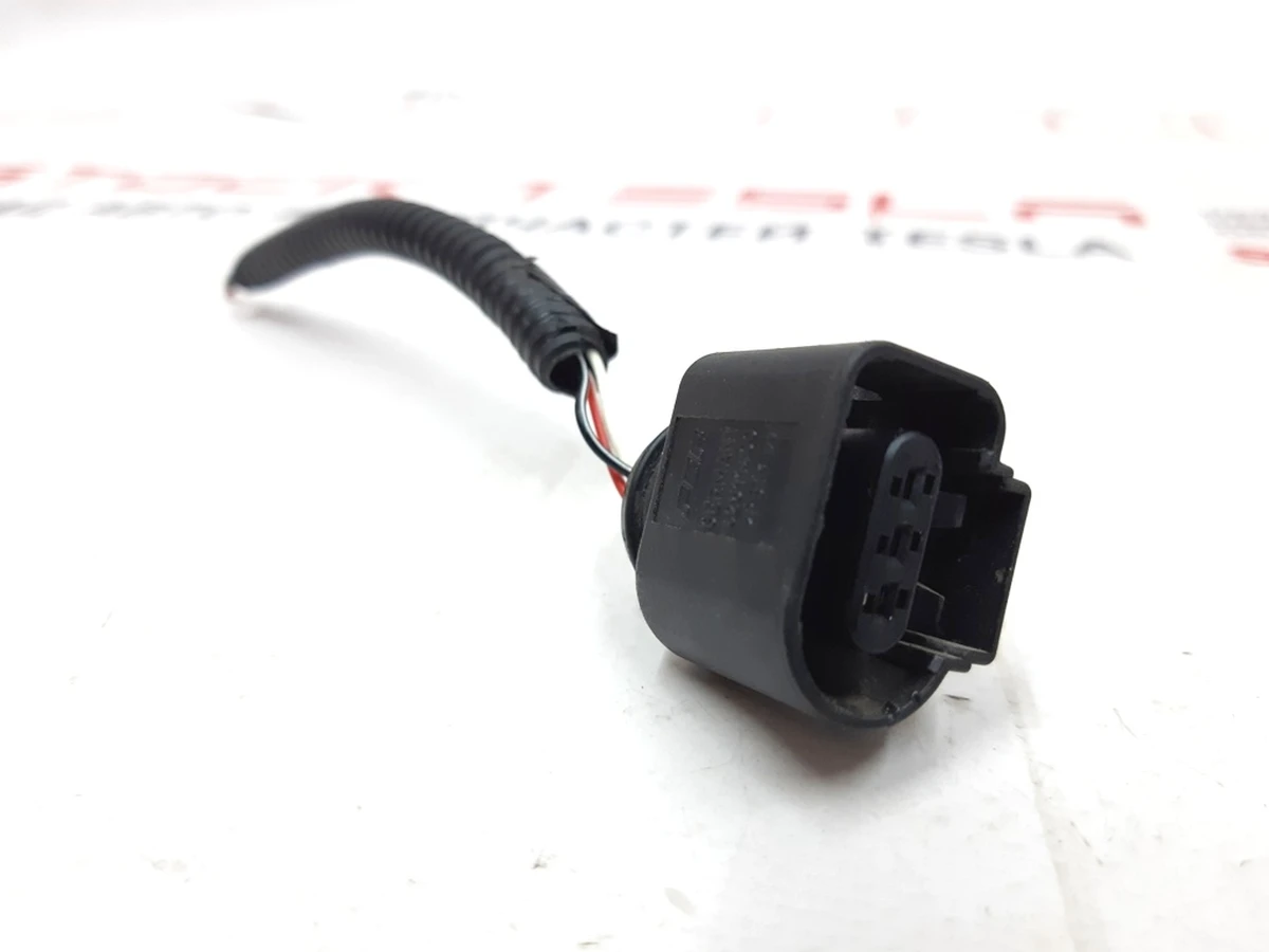 1 Main front wiring connector FEP 42511400 (3-Way F 1.5 MCP) Tesla model X 2072447-00-A
