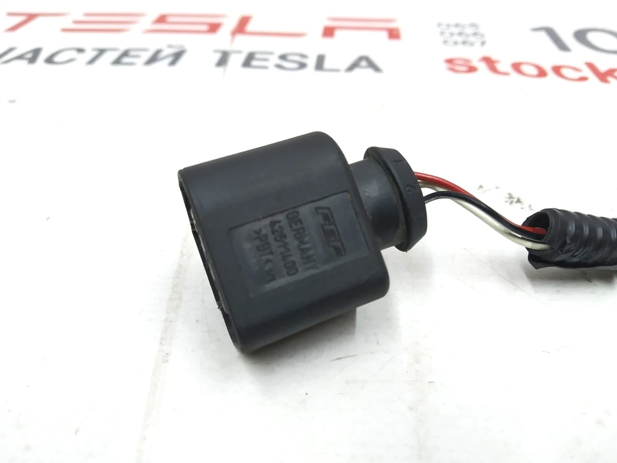 1 Main front wiring connector FEP 42511400 (3-Way F 1.5 MCP) Tesla model X 2072447-00-A
