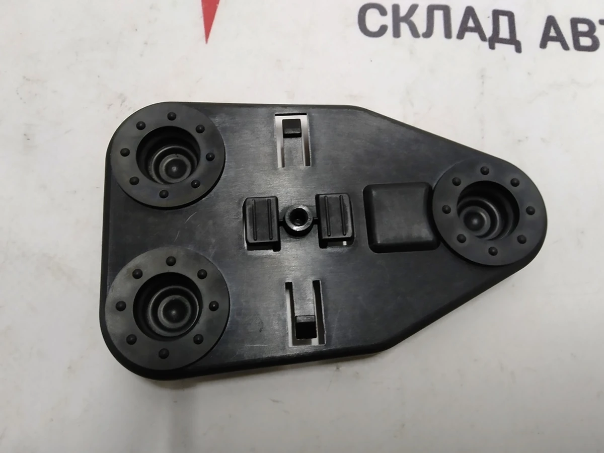 1 Кронштейн кріплення замка дверей передньої лівої правої Tesla model X 1126199-00-B