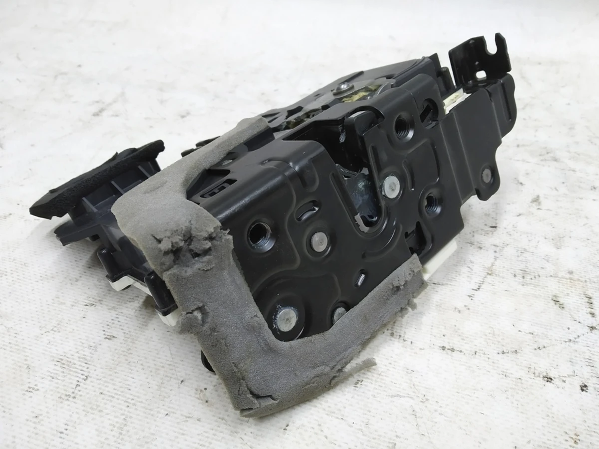 Замок двері задньої лівої Audi E-tron 4K0839015S