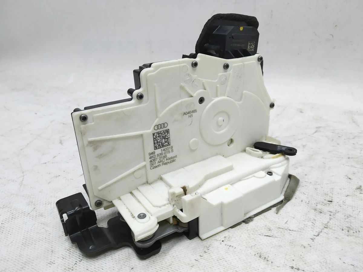 Замок двері задньої лівої Audi E-tron 4K0839015S