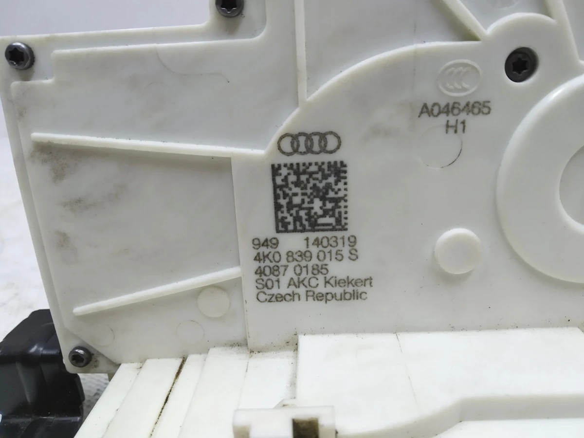 Замок двері задньої лівої Audi E-tron 4K0839015S