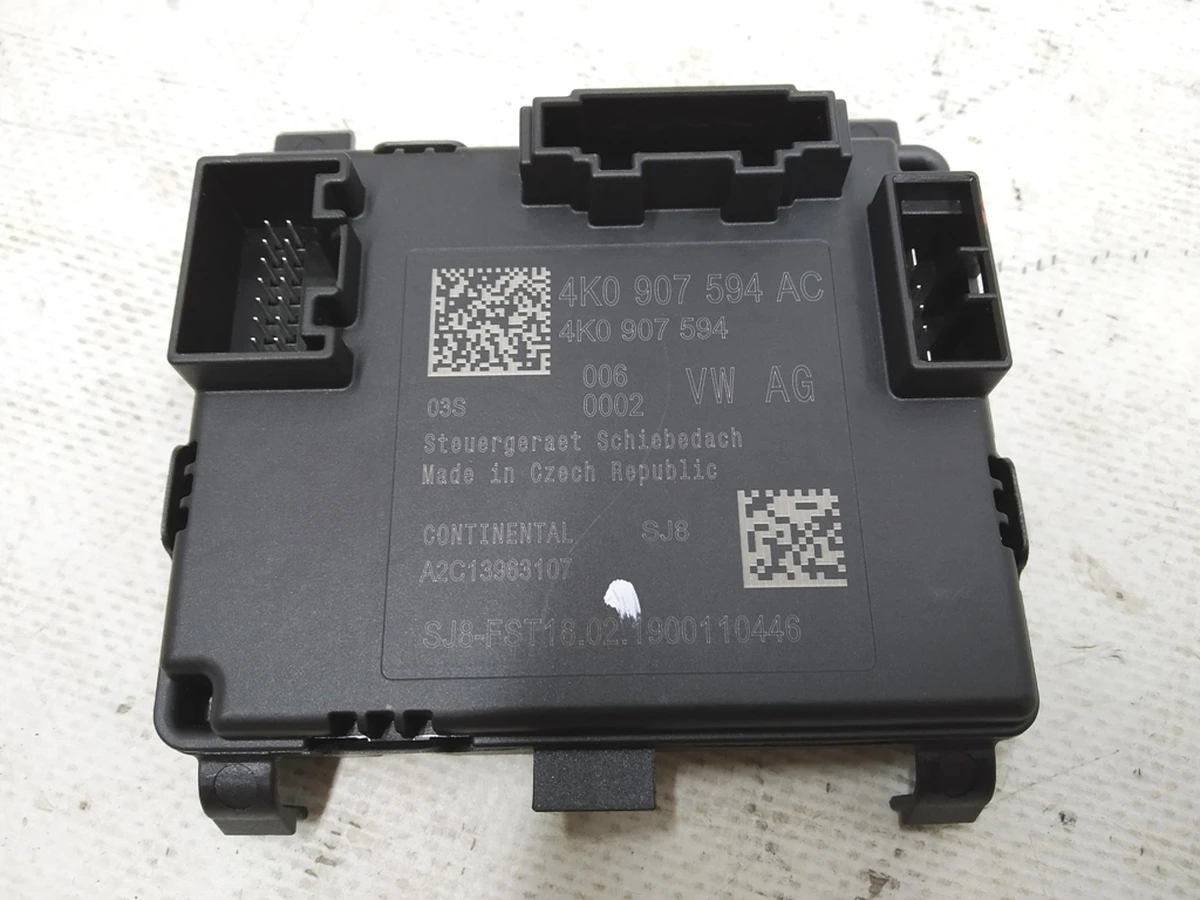 Блок управління електроприводу люка зсувного даху Audi E-tron 4K0907594AC