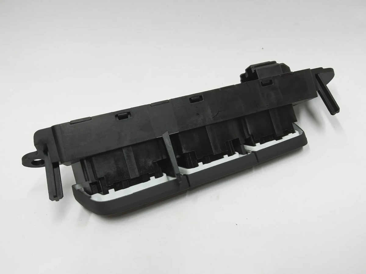 Кнопки перемикання блоку пам'яті механізму регулювання сидіння зліва Audi E-tron 4K0959769