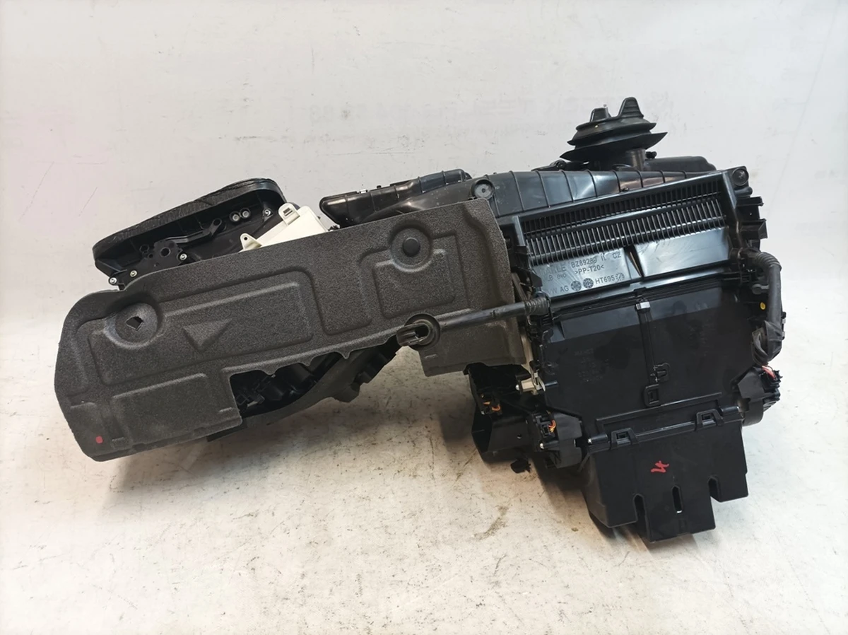 Interior heating and air conditioning system (stove) assembly without heat exchanger Audi E-tron 4K1820005R