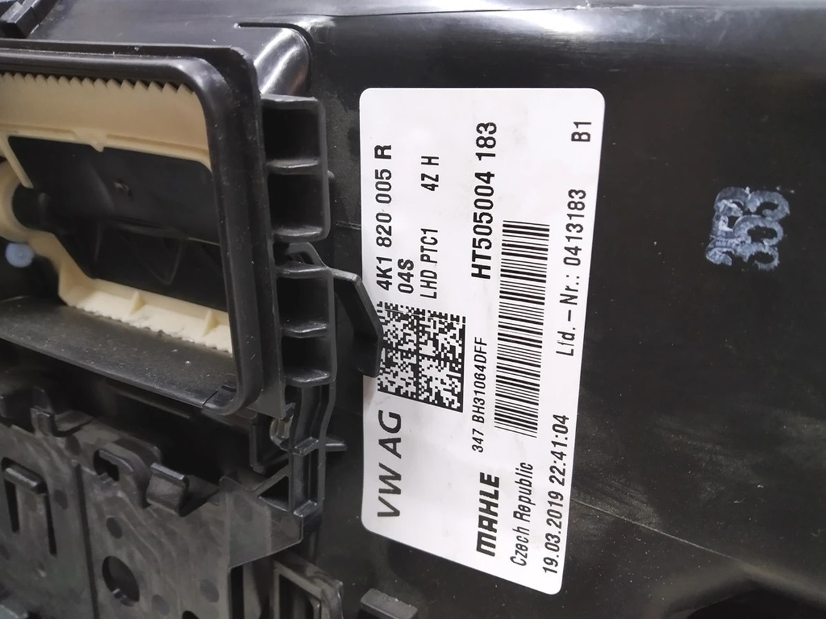 Interior heating and air conditioning system (stove) assembly without heat exchanger Audi E-tron 4K1820005R