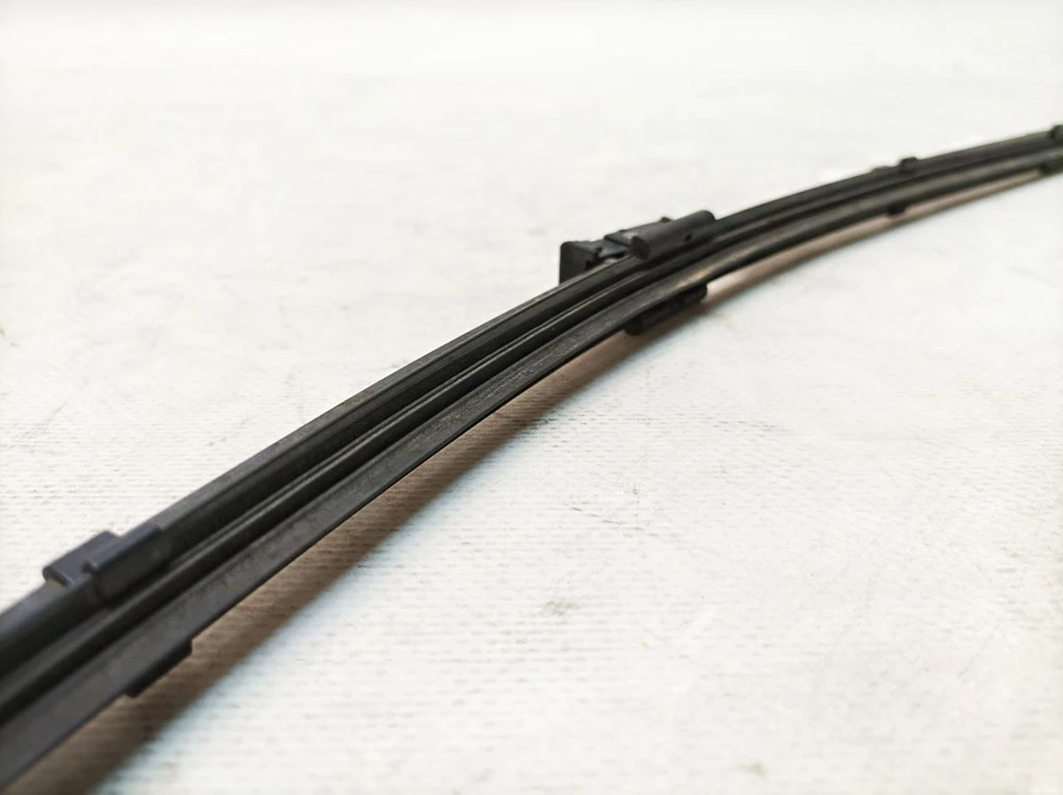 Щётка стеклоочистителя (незначительный износ) Audi E-tron 4K1955425D