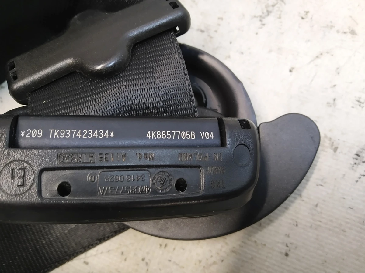Seat belt front left damaged Audi A7 4K8857705B