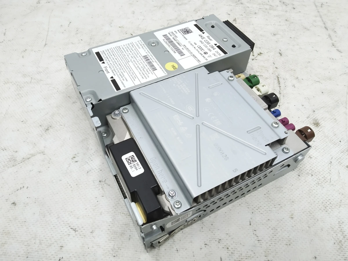 Центральний блок керування інформаційною системою Audi E-tron 4KE035084