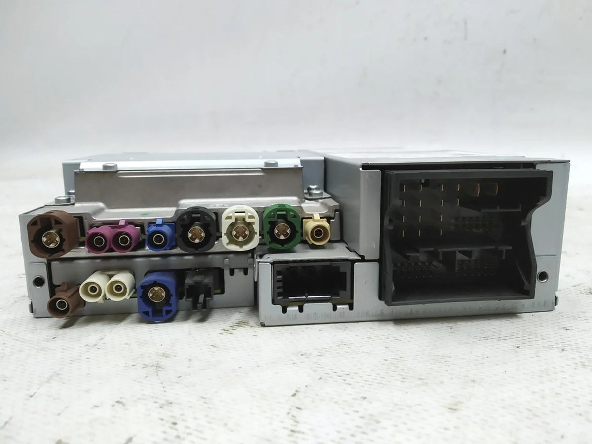 Центральний блок керування інформаційною системою Audi E-tron 4KE035084