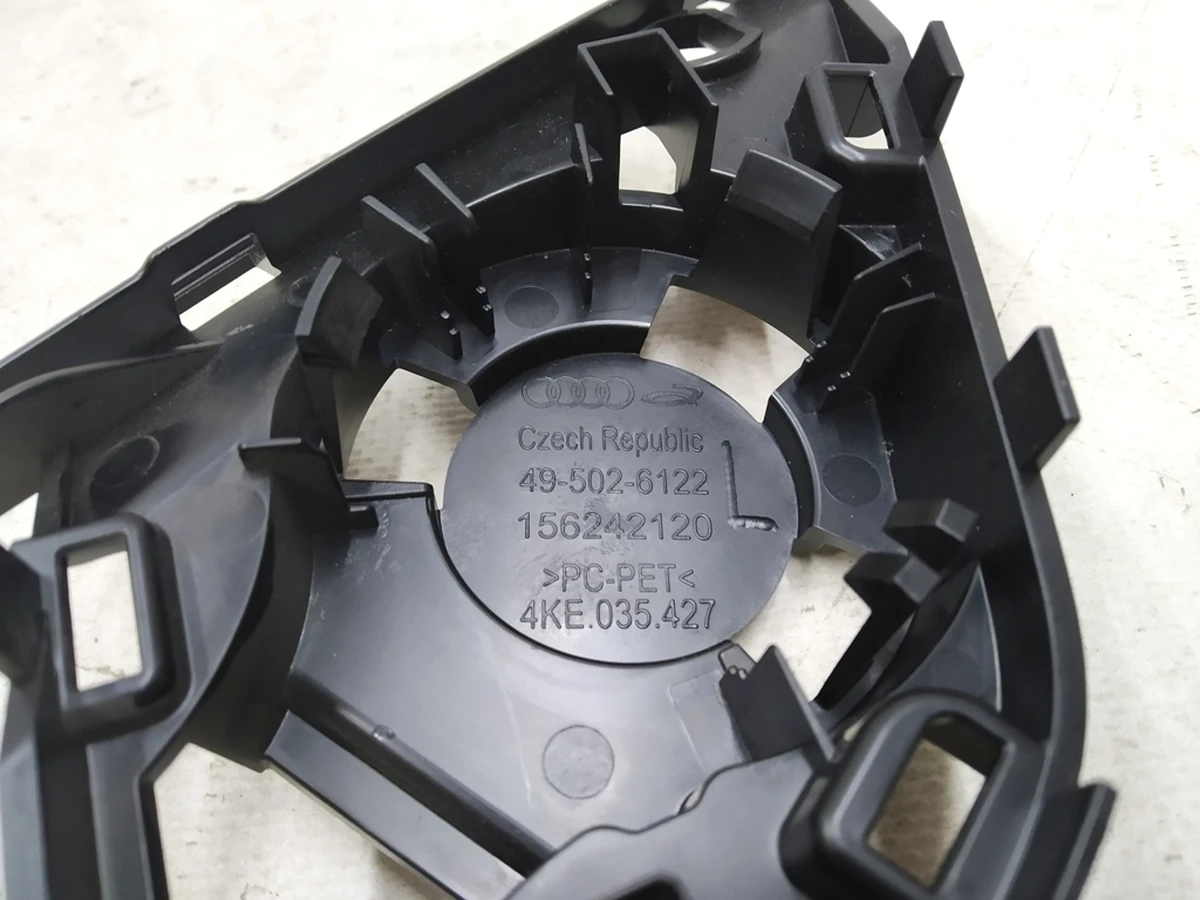 Крепёжная рамка высокочастотного динамика левая Audi E-tron 4KE035427