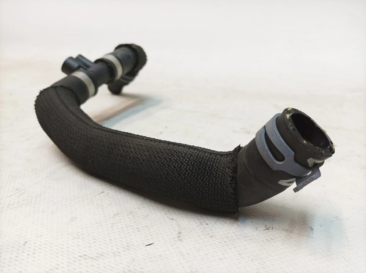 Шланг рідини, що охолоджує, з датчиком температури Audi E-tron 4KE121036B