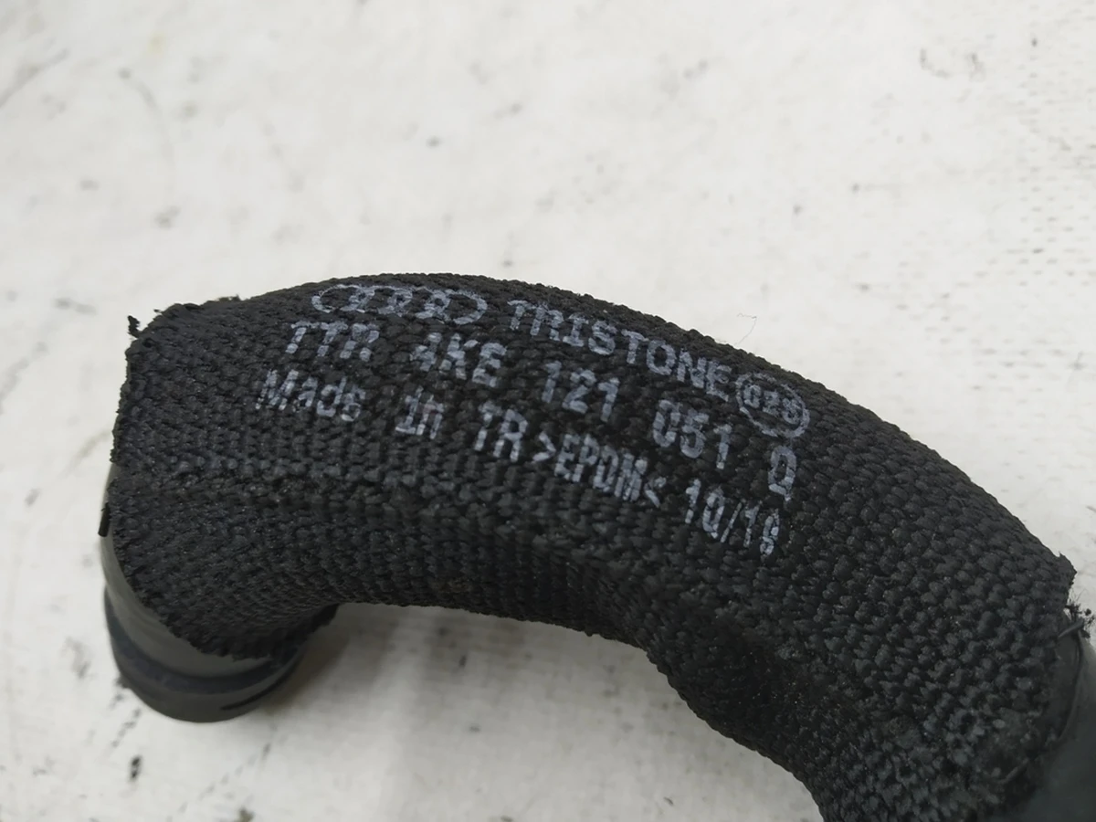 Шланг системы охлаждения Audi E-tron 4KE121051Q