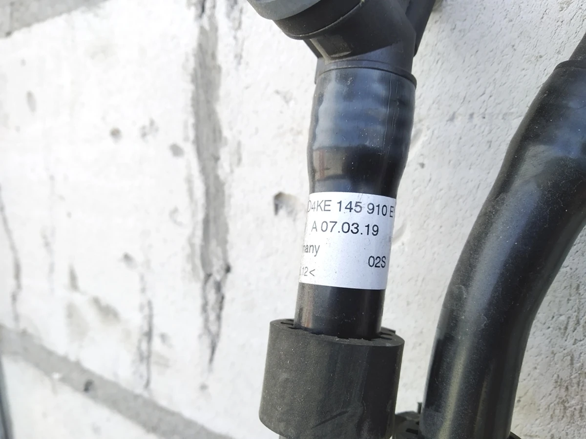 High-voltage battery coolant hoses Audi E-tron 4KE145910E