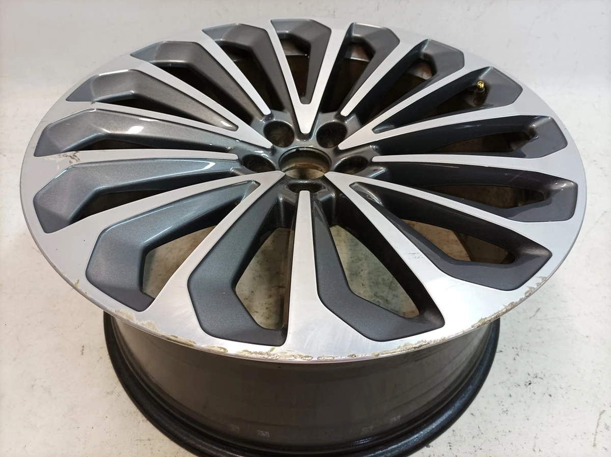 Диск алюминиевый E9,5JX21H2 ET36 повреждения Код цвета: JG3 Audi E-tron 4KE601025G