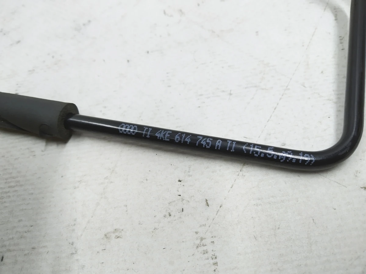 Трубка тормозная от соединителя до тормозного шланга Audi E-tron 4KE614745A