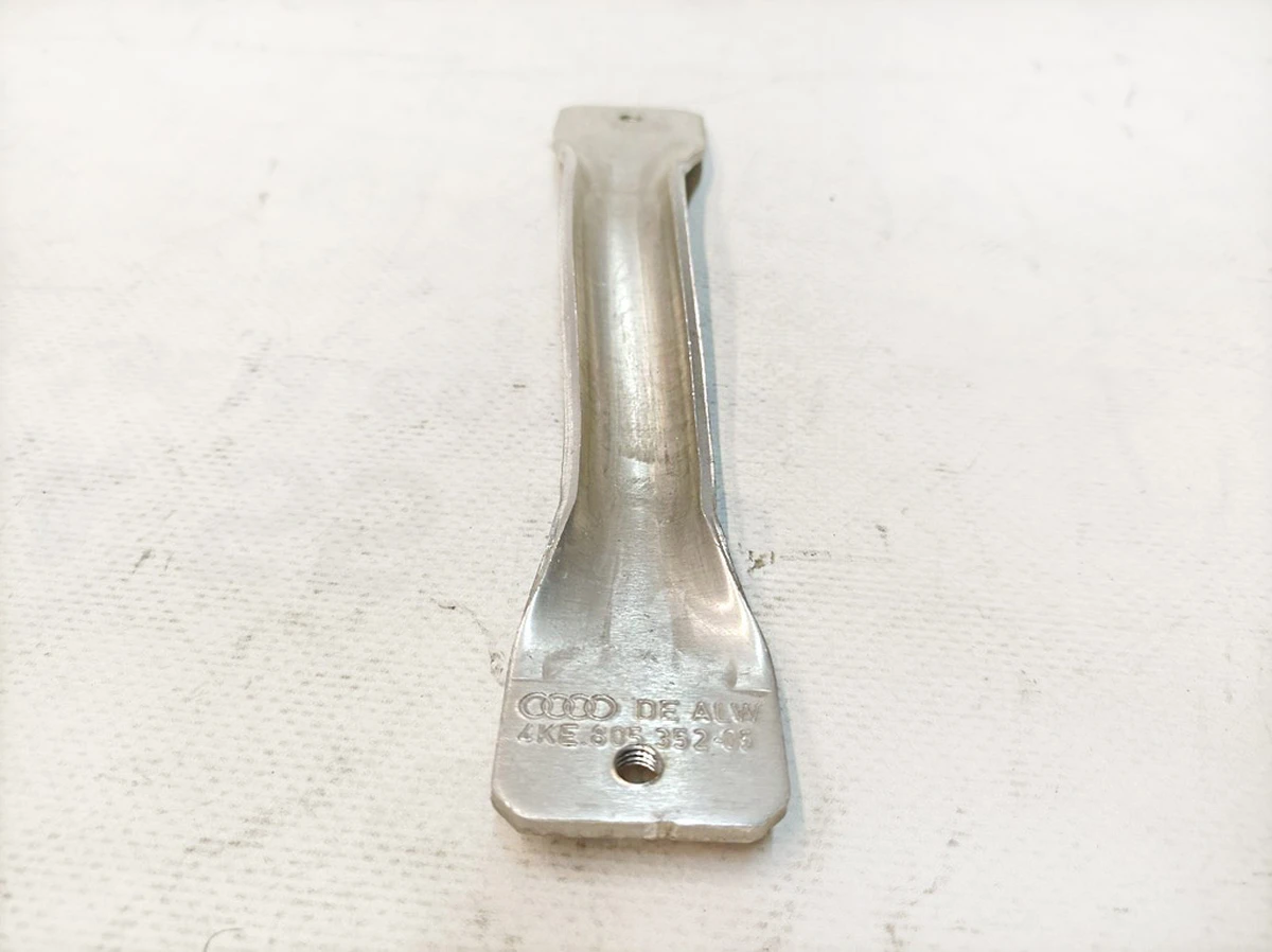 Опора усилителя переднего бампера правая Audi E-tron 4KE805352