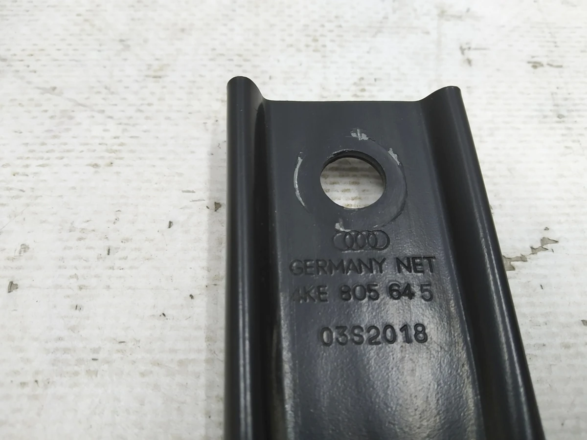 Усилитель дополнительный левый Audi E-tron 4KE805645