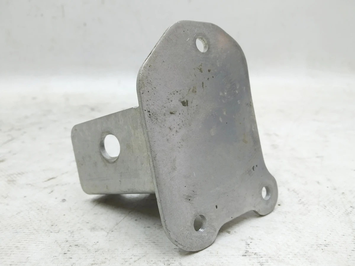 Кронштейн-адаптер передней несущей панели левый Audi E-tron 4KE806391