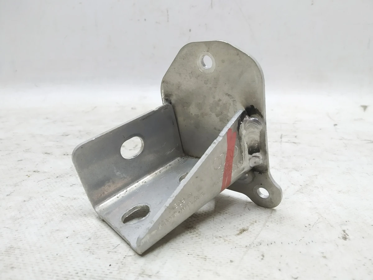 Кронштейн-адаптер передней несущей панели правый Audi E-tron 4KE806392