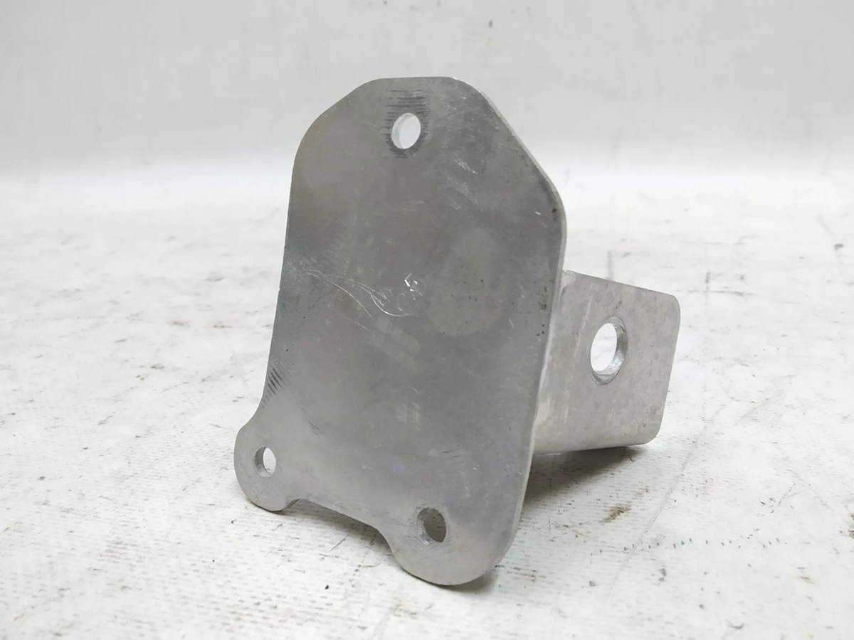 Кронштейн-адаптер передней несущей панели правый Audi E-tron 4KE806392