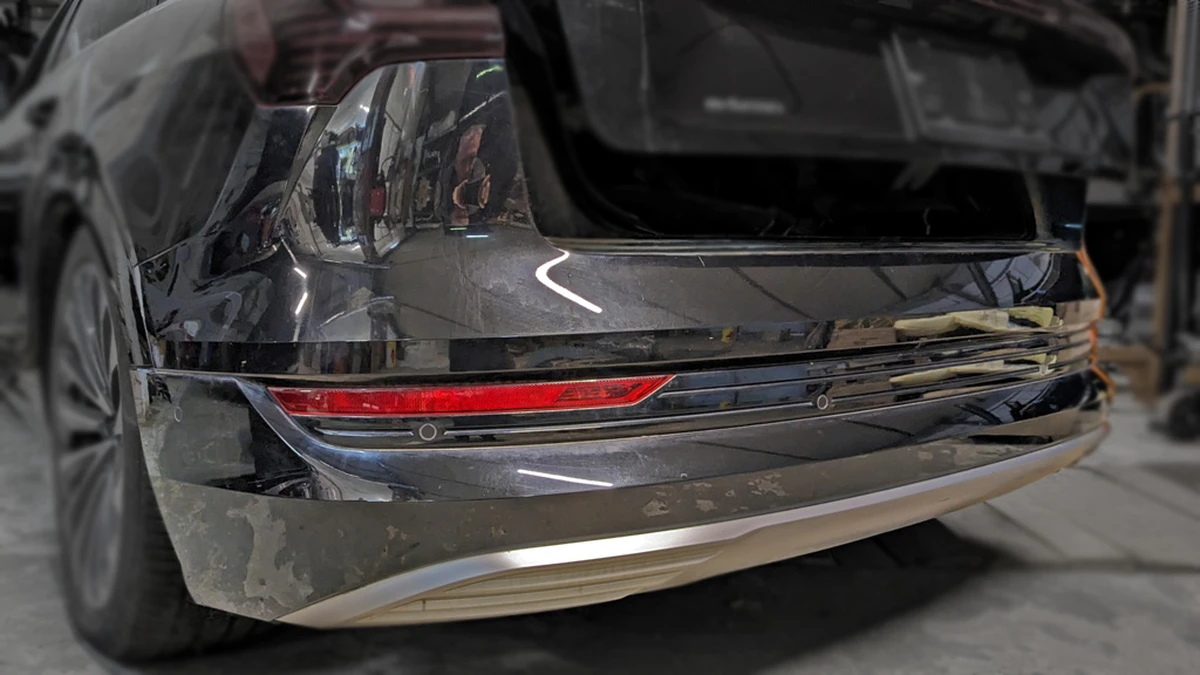 Бампер задній Mythosschwarz Metallic LY9T у зборі Audi E-tron 4KE807067