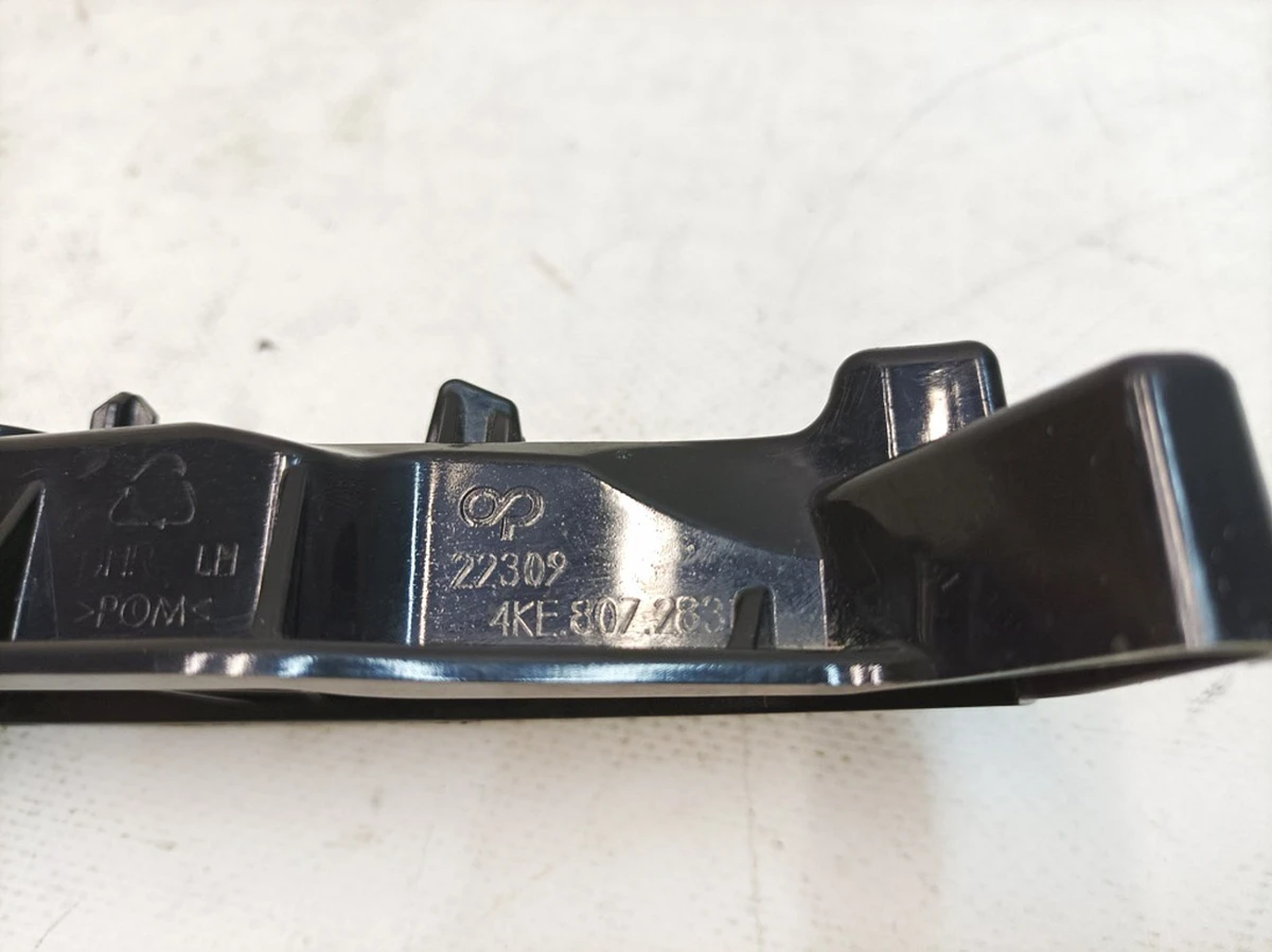 Напрямна бампера переднього ліва Audi E-tron 4KE807283