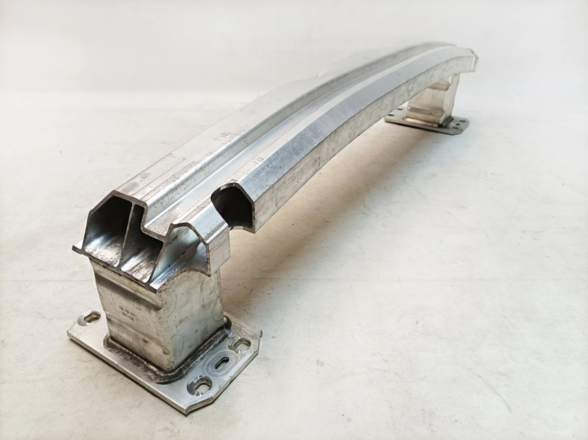 Усилитель бампера заднего Audi E-tron 4KE807309C