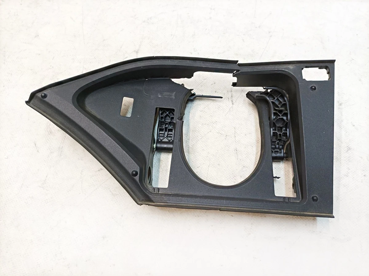 Люк порту заряджання з пошкодженням Audi E-tron 4KE810001