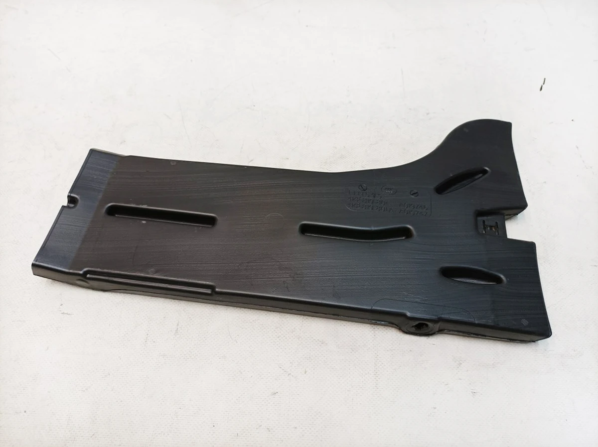 Повітропровід опалення задньої частини салону Audi E-tron 4KE819801A