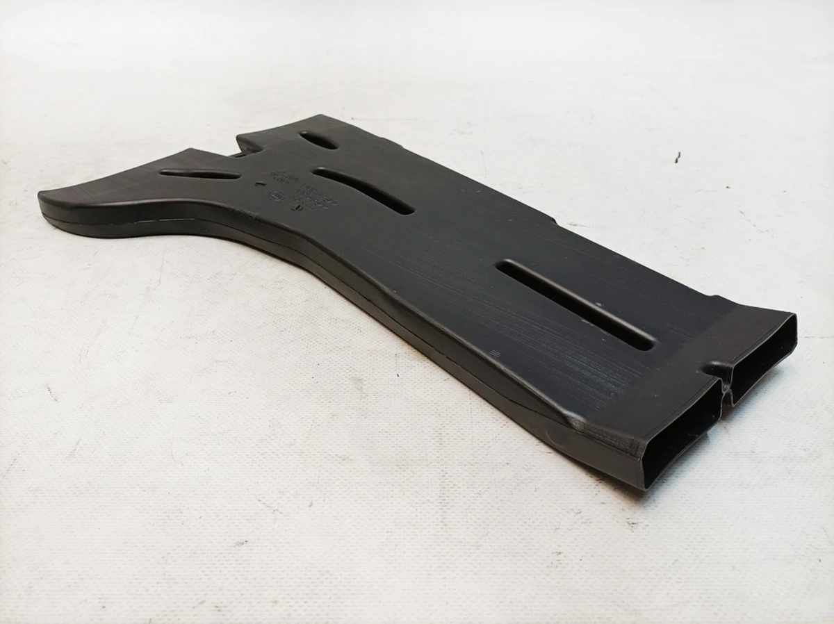 Повітропровід опалення задньої частини салону Audi E-tron 4KE819801A