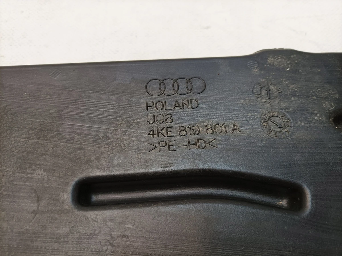 Повітропровід опалення задньої частини салону Audi E-tron 4KE819801A