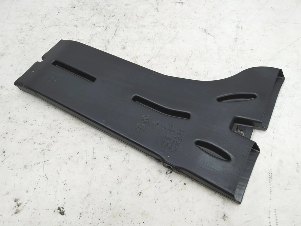 Повітропровід обдува задньої частини салону правий Audi E-tron 4KE819802A