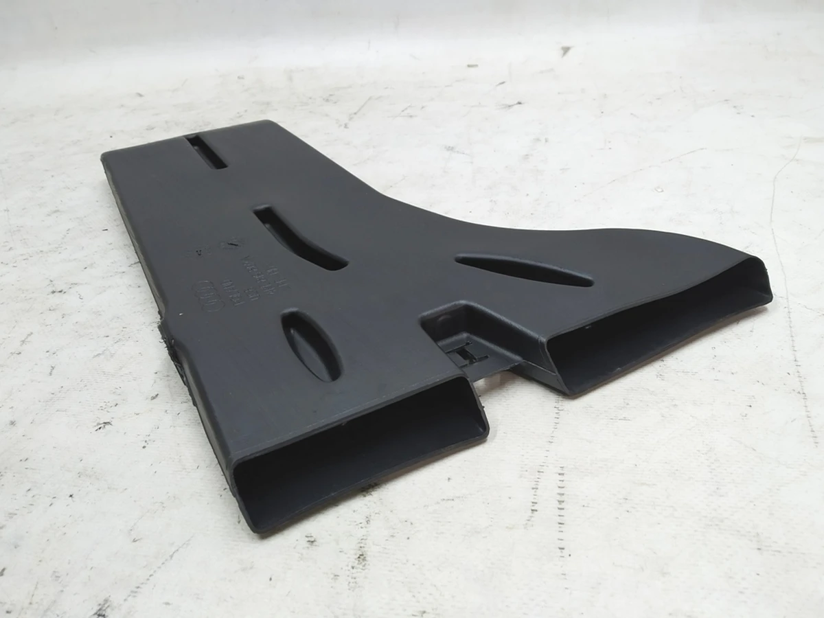 Повітропровід обдува задньої частини салону правий Audi E-tron 4KE819802A